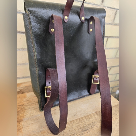 Vintage Leather Backpack - Picture 10 of 12
